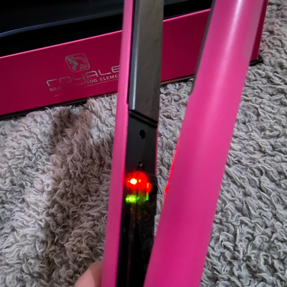 👑 ROYALE Platinum Ceramic Straightener - Picture 6 of 9